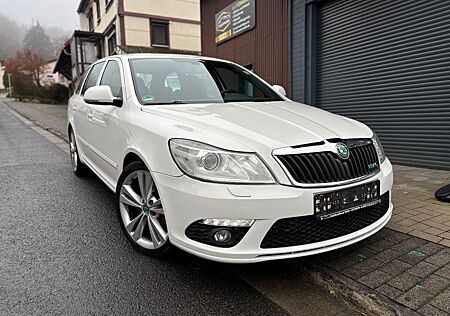 Skoda Octavia 2.0 TDI DSG RS Combi weiß SR & WR