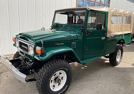 Toyota Land Cruiser BJ45 Buschtaxi 3.5 Turbodiesel