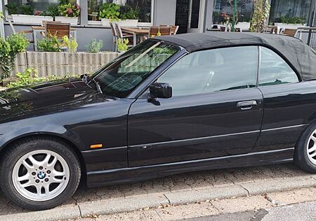 BMW 320i Cabrio mit Hardtop