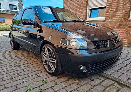 Renault Clio 2 B 1,6 16v 107PS Liebhaber Fahrzeug