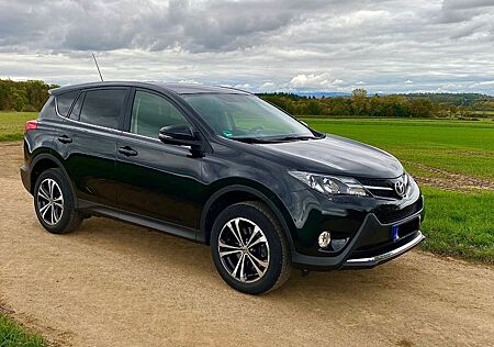 Toyota RAV 4 2,2-l-D-4D 4x4 Executive Automatik Exe...