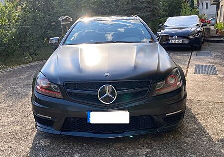 Mercedes-Benz C 63 AMG Coupé AMG Performance Paket