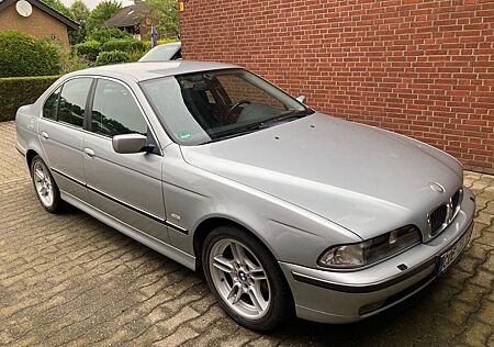 BMW 523i