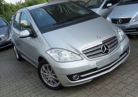 Mercedes-Benz A 180 ELEGANCE BlueEFFICIENCY / Parktronic
