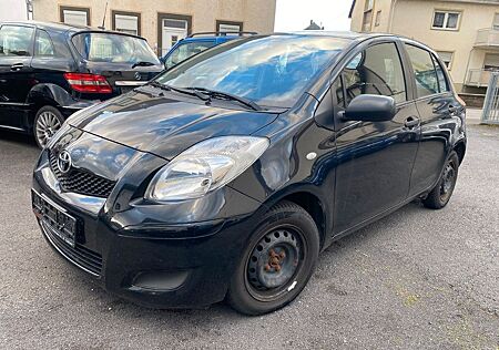 Toyota Yaris Basis 1.0