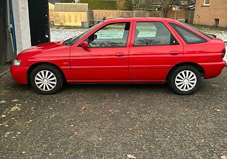 Ford Escort 1.6i 16V Ghia