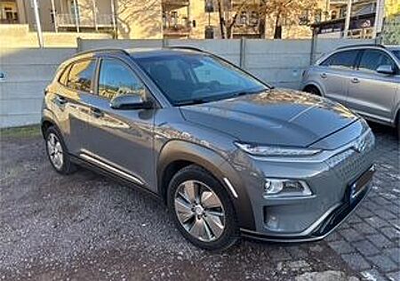 Hyundai Kona ELEKTRO 150kW mit AHK !