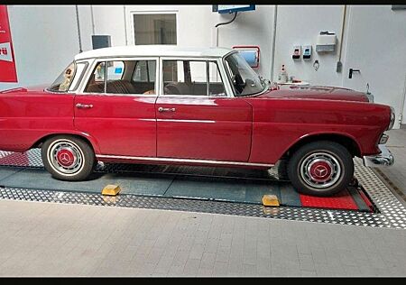 Mercedes-Benz Heckflosse W110