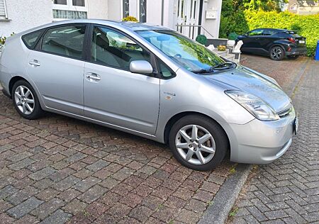 Toyota Prius 1.5-l-VVT-i Sol (nur 30€ KFZ-Steuer/Jahr)