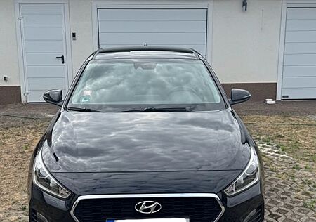 Hyundai i30 1.4 YES! Top Zustand!!!