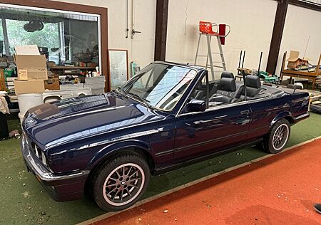 BMW 320 Cabrio E30, Originalzustand mit kopfst.Hinte