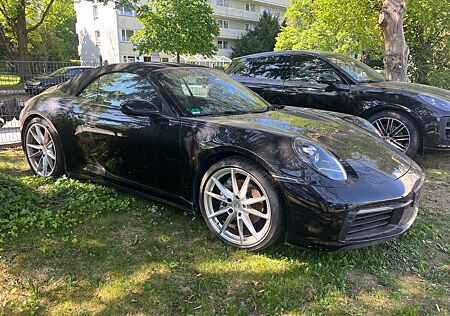 Porsche 992 Cabrio+Alu 21+Sport Auspuff+Sport Chrono++