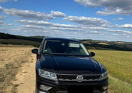 VW Tiguan Volkswagen 2.0 TDI SCR DSG 4MOTION Comfortli...