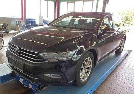 VW Passat Variant Volkswagen Passat Var Business Navi AHK Kamera Virtual SHZ