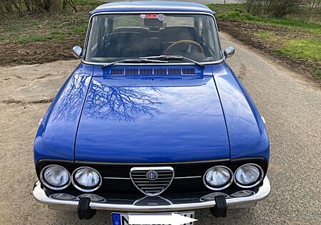 Alfa Romeo Giulia Nuova mit 1750 Motor !