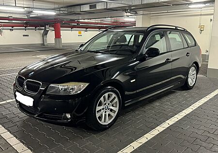 BMW 318i Touring EDITION KLIMAA~WENIGKM~TÜVNEU~