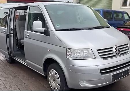 VW T5 Caravelle Volkswagen mit Heck-Ramp