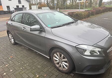 Mercedes-Benz A 180 -