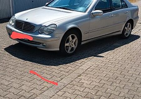 Mercedes-Benz 220