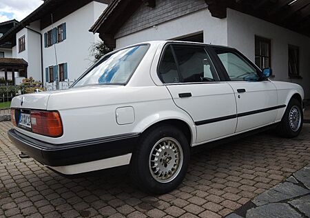 BMW 320i /4