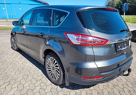 Ford S-Max Titanium