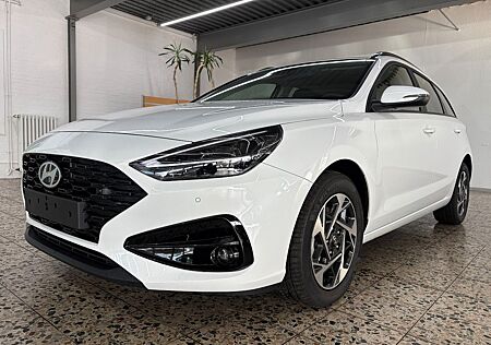 Hyundai i30 gebraucht kaufen Hyundai i30 cw Family/Autom./Kamera/NAVI/2x verfügbar
