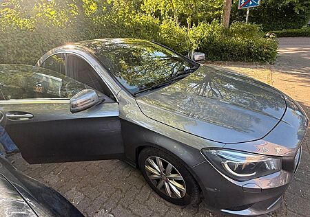 Mercedes-Benz CLA 180 -
