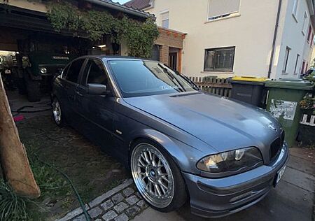 BMW 328i -