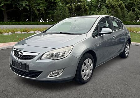 Opel Astra J Lim. 5-trg. Selection, EU5, Wenig KM