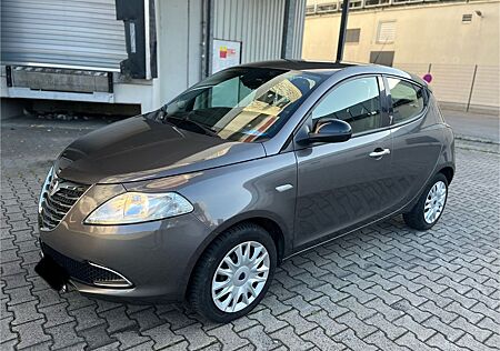 Lancia Ypsilon Gold COC TÜV Automatik