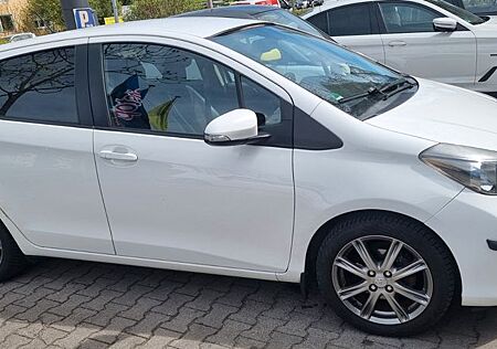 Toyota Yaris 1,4-l-D-4D Cool Cool Vollausstattung 6Gang