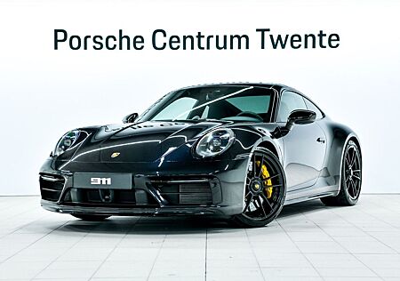 Porsche 992 Carrera 4 GTS