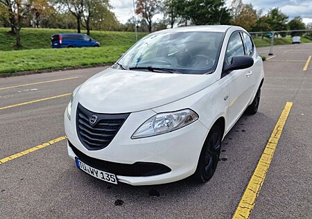 Lancia Ypsilon 0.9 86PS/ CNG ERDGAS*KLIMA*