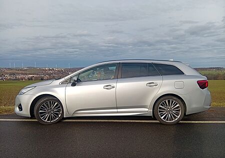 Toyota Avensis 1,8-l-Valvem. Executive Touring Spor...