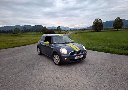 Mini ONE schönes Sondermodel Salt Tüv 1. 2027!