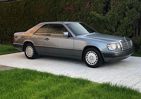 Mercedes-Benz 230