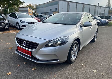 Volvo V40 Momentum Navi Standheizung Xenon