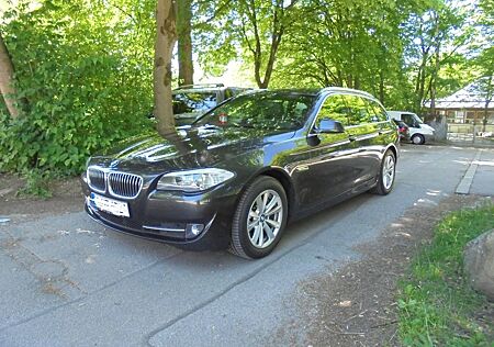 BMW 530d xDrive Touring M-Paket NaviProf Pano Webast