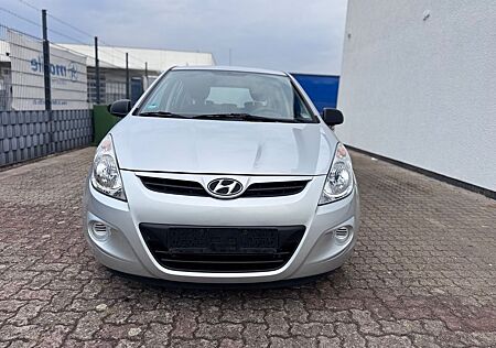 Hyundai i20 Trend AHK| Klima| 1.Hand Tüv/ Service Neu