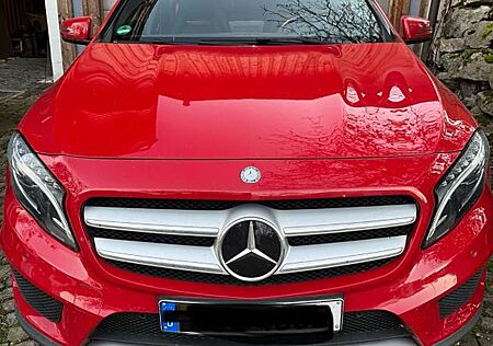 Mercedes-Benz GLA 250 4MATIC DCT AMG Line AMG Line