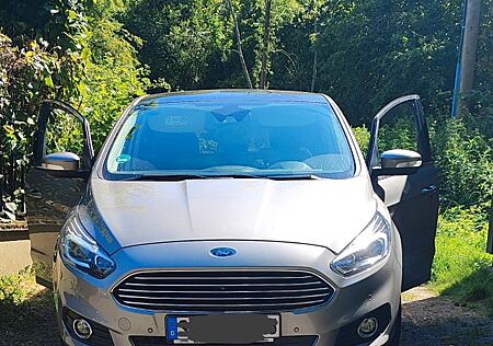 Ford S-Max Titanium AHK*Panorama*Sport*7Sitzer