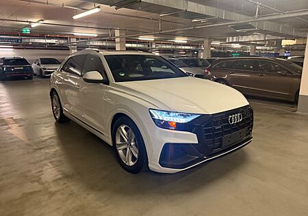 Audi Q8 55 TFSI quattro tiptronic -