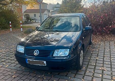 VW Bora Volkswagen 1.6 AHK, Klima, 4x el. Fh, Zahnriemen TÜV