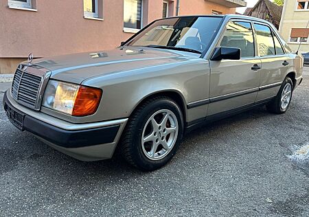 Mercedes-Benz E 230