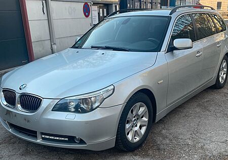 BMW 523 523iTouring AT mit Navi Schiebdach PDC