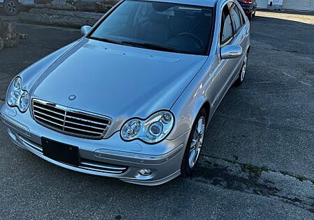 Mercedes-Benz C 230 -