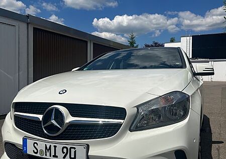 Mercedes-Benz A 180 Style 176 LimHb 5 Style (1313/DVE)