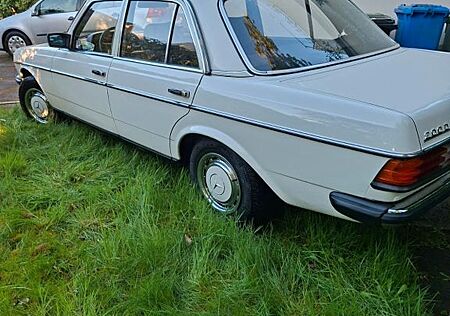 Mercedes-Benz 200