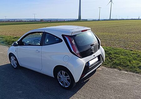 Toyota Aygo (X) Aygo (X) 1,0-l-VVT-i x x