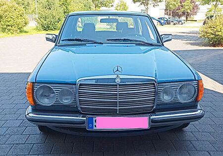 Mercedes-Benz 230